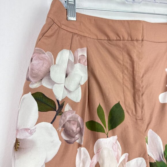 Express Stylist Super High Waisted Pleated Floral Shorts 3.25" Size 6 EUC - Picture 3 of 16